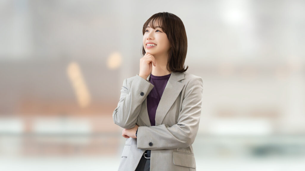 ワクワクする女性の写真