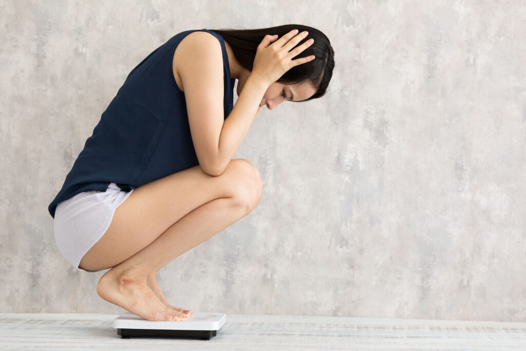 体重が減らなくて悩む女性の写真